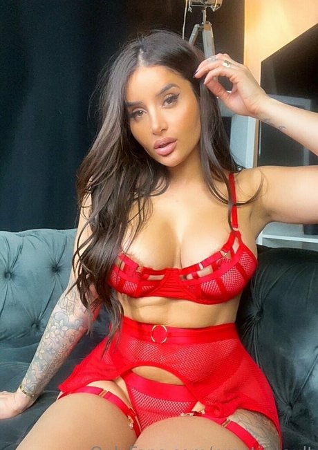 preetiyvault model hot images