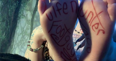 teasinglytrashed star nude image