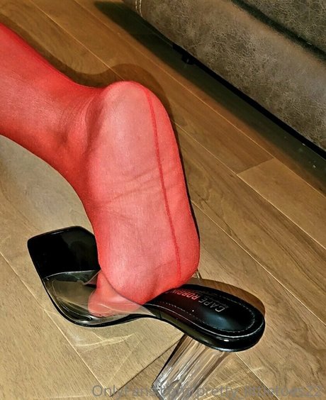 pretty littletoes22 hd pornstar photos