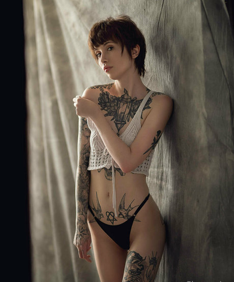 chantaise exclusive model image