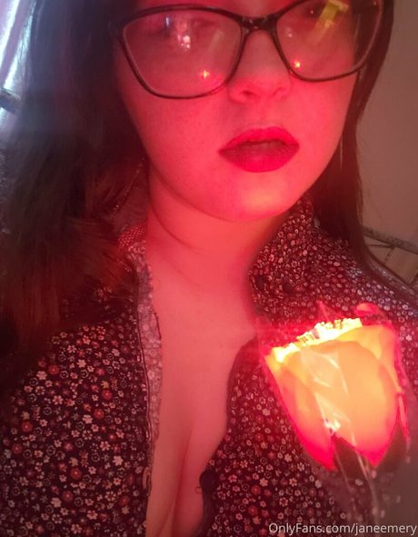 janeemery star exclusive image