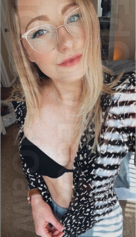 Cannibalqueen star exclusive photos