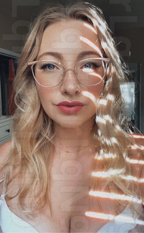 Cannibalqueen nudes actress archive