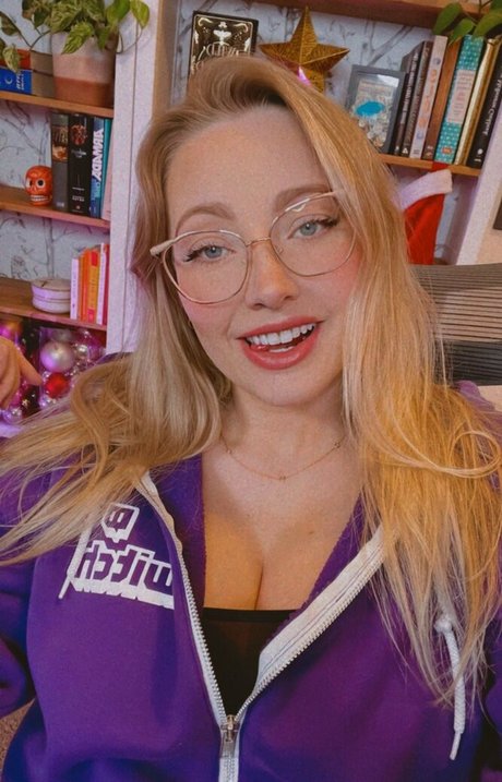 Cannibalqueen naked model gallery