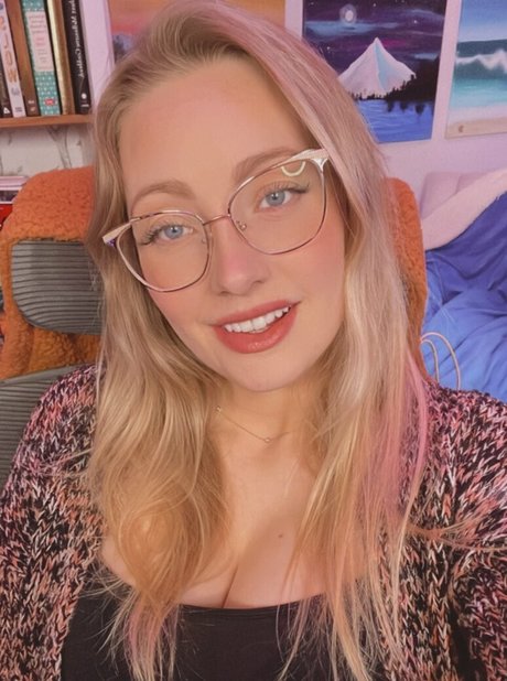 Cannibalqueen model sexy photos