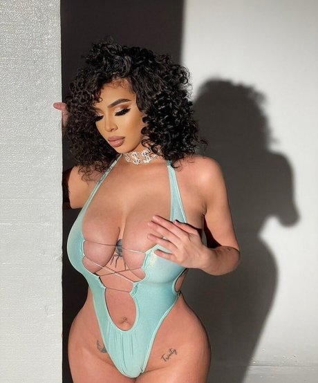 Annamarie Sarai sexy pornstar galleries