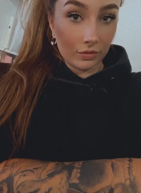 lizzzyfox nude actress pics