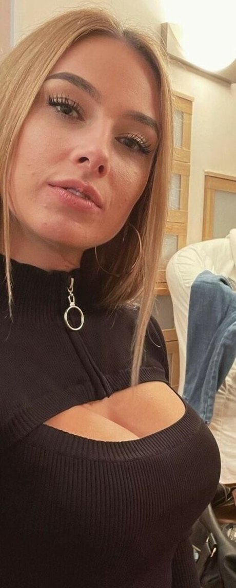 lizzzyfox model nudes img