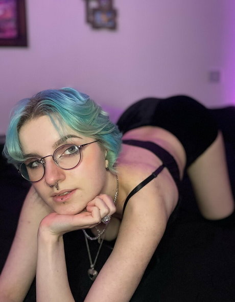 busty solo onlyfans art naked galleries