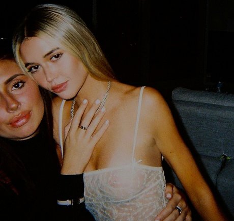 alannawillens15 naked star photos