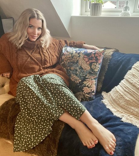 lucyfeetandtoes beautiful pornstar pics