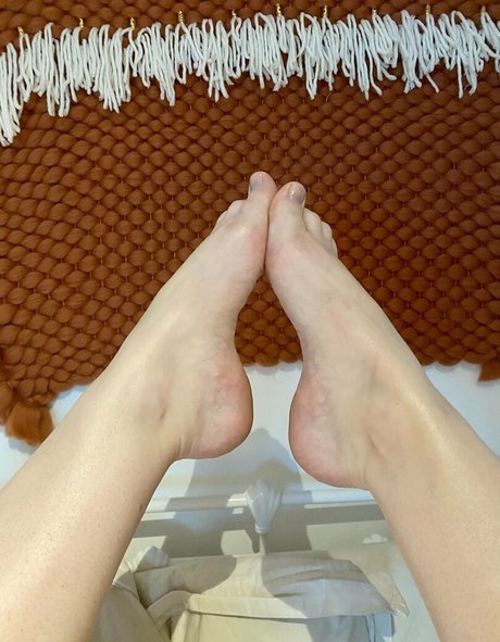 lucyfeetandtoes pornstar beautiful img