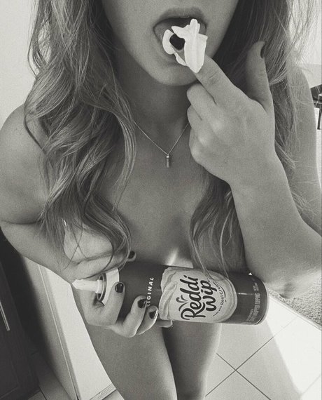 midwestemma exclusive star photo