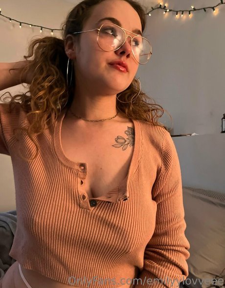 emilyylovveee model picture