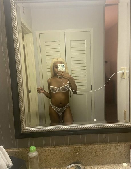 Princess Layla star porn photo