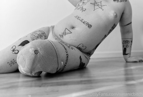 bitxhcraft star hot pics