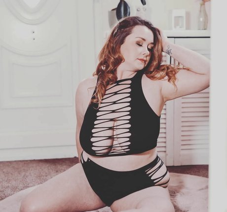 Ivy Wild model hd img