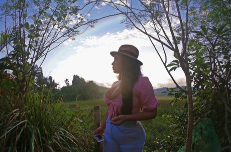 Tana Habibi star high quality pictures