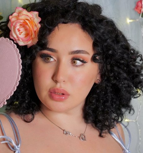 Tana Habibi star images