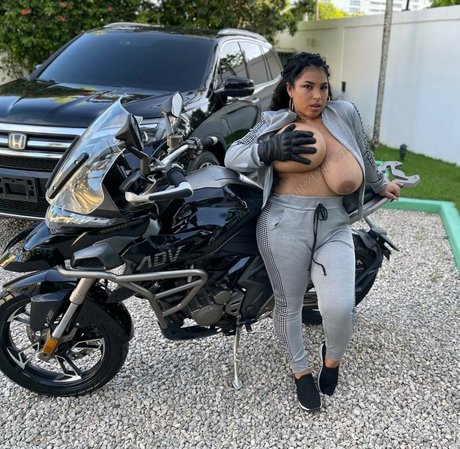 mizzissy model sexy pics