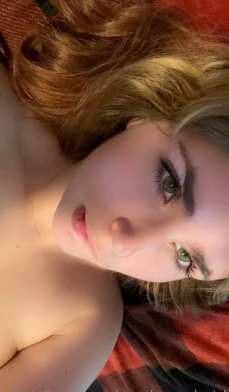 candycrushgirl model naked pictures