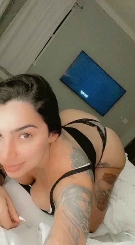 cassiecursesfree model naked pic