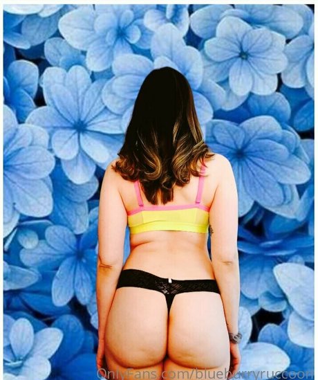 blueburryruccoon sex model pic