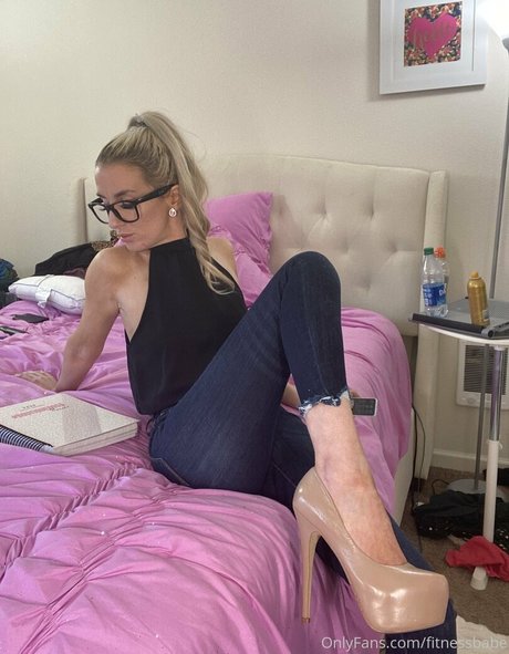 khloeefree naked model photos