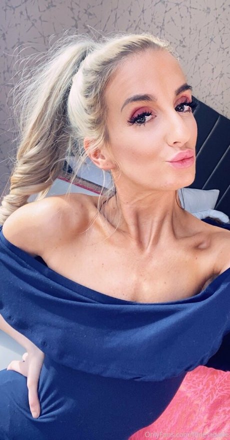 khloeefree model hd picture