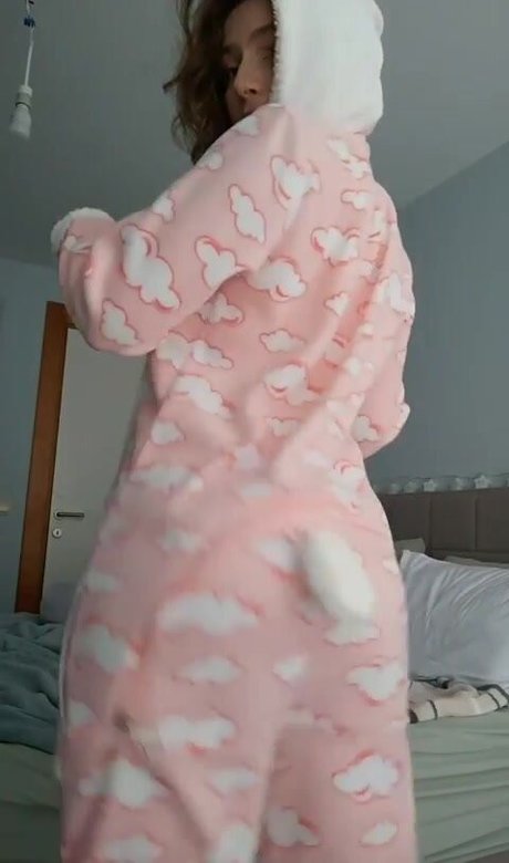 MintakaAww best model pictures