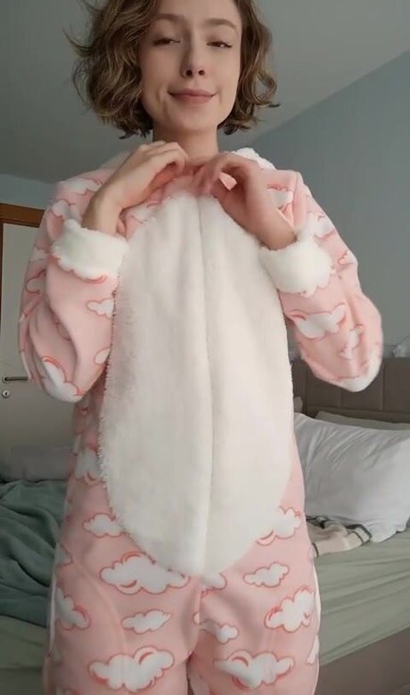 MintakaAww model porn img