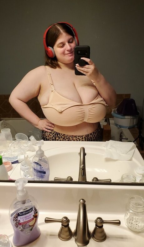 sarahrae nice model picture