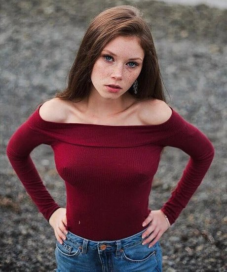 Lily Ana Alexander model perfect pic