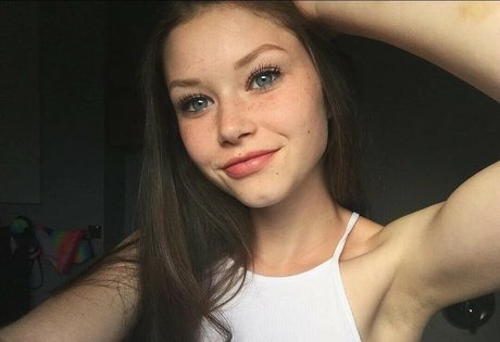 Lily Ana Alexander model naked photos