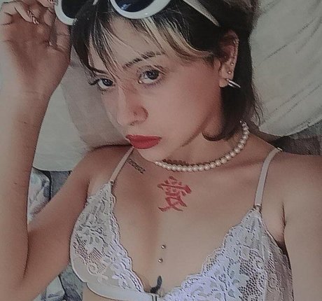 female onlyfans exclusive img