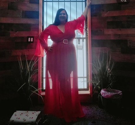 Curves and cableweights pretty actress images