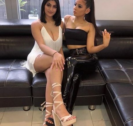 Busty Indian pornstar free photos