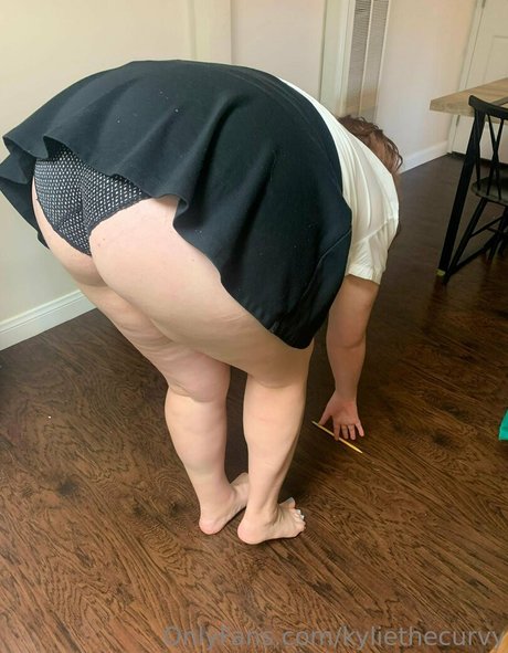 kyliethecurvy model nude galleries