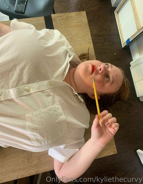 kyliethecurvy naked star pic
