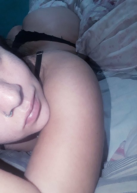 titi l star naked img