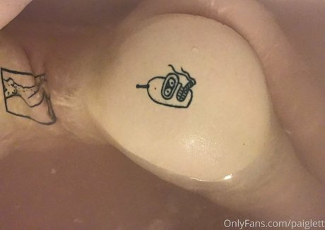 paiglett model naked pics