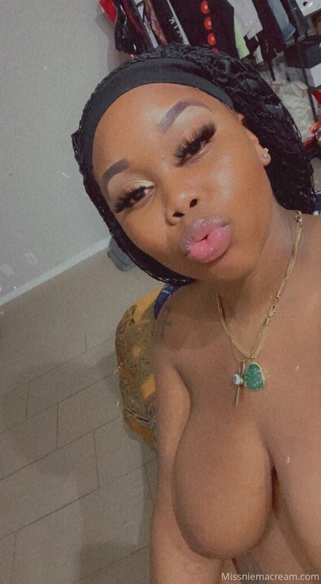 missniemacream model high quality pic