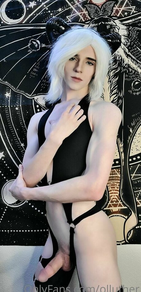 olluther naked star image