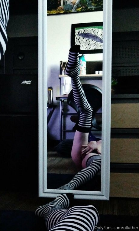 olluther star nude image