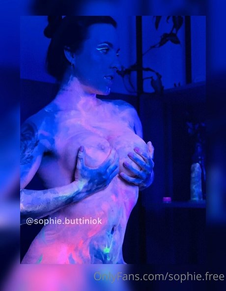 sophie free model naked pictures