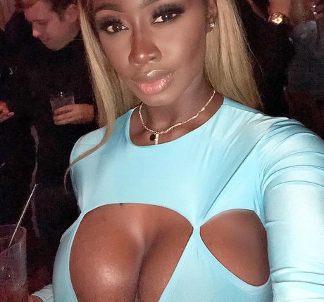 LXRYCC model sex pic