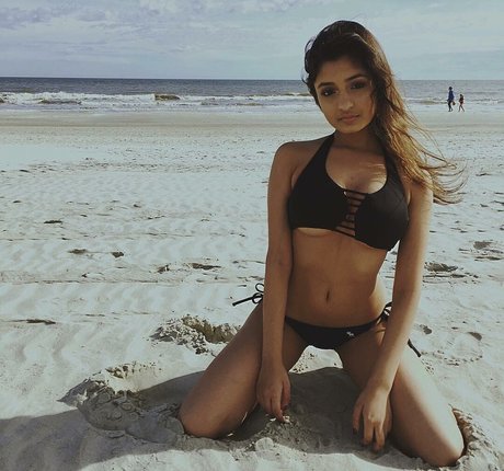 Alina M top model image