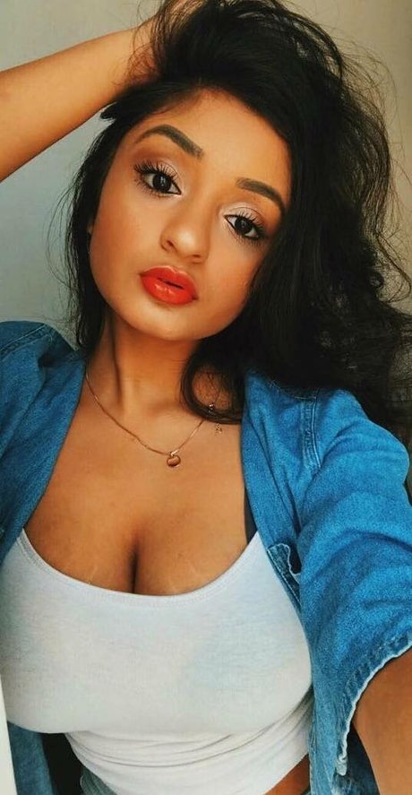 Alina M model adult pic