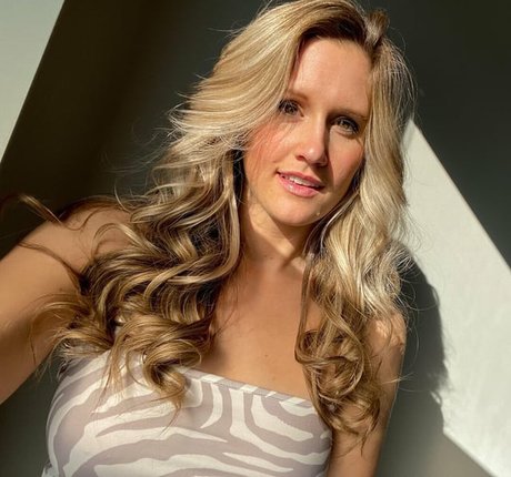 Rae Fitness model sexy pics