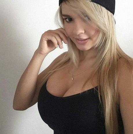 Angela R star exclusive gallery